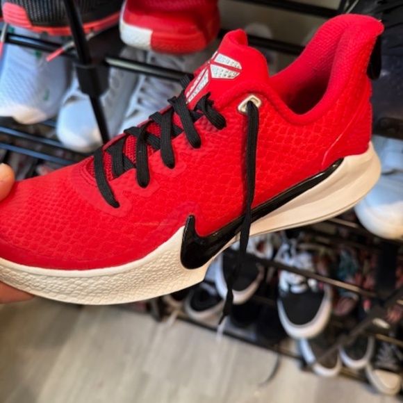 KOBE Nikes size 5.5 kids - Picture 1 of 4